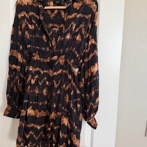 Vici Long Sleeve Tie-Dye Dress in Black and Brown